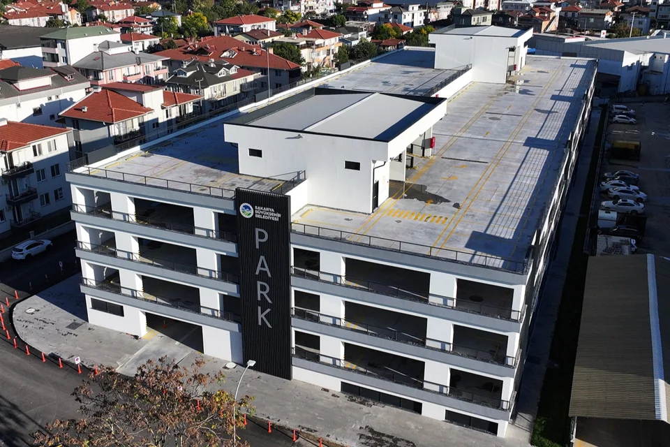 Sakarya'da Otopark Arayışına Dijital Çözüm: Kent Rehberi Uygulaması Anlık Doluluk Bilgisi Sunuyor