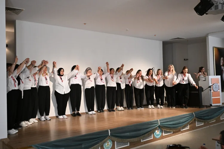 MASMEK Kursiyerleri Yıl Boyu Öğrendiklerini Sahneye Taşıdı: Sanat ve Müzik Şöleni