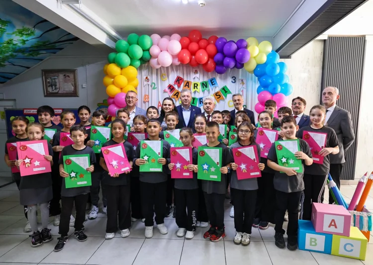 Sakarya'da Eğitimde Dönem Sonu: Karne Heyecanı Vali ve Bürokratların Katılımıyla Taçlandı