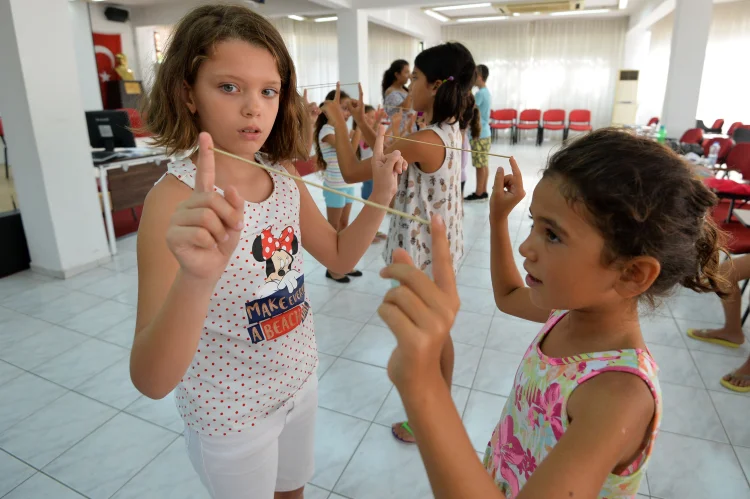 Muratpaşa'da Yaz, Sanat ve Müzikle Dolacak: 7-17 Yaş Grubu İçin Kurs Başvuruları Açıldı