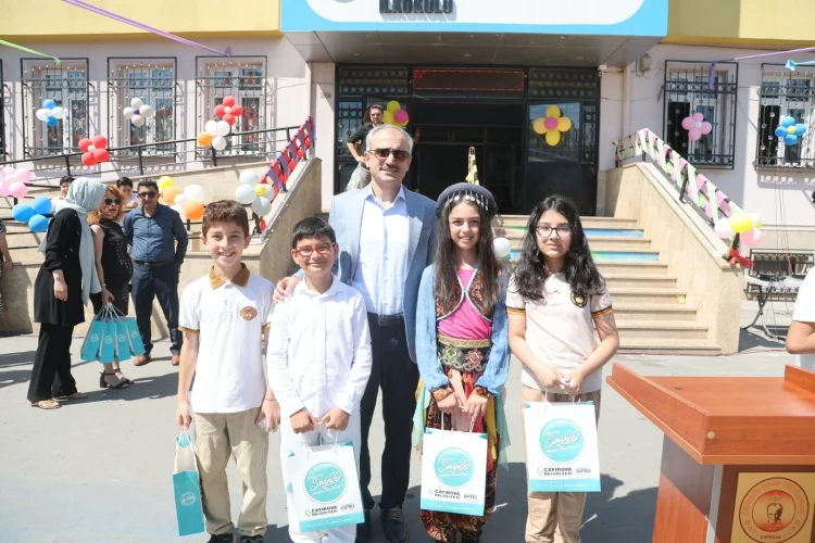 Çayırova’da Karneler Dağıtıldı, Öğrenciler Yaz Tatiline Merhaba Dedi