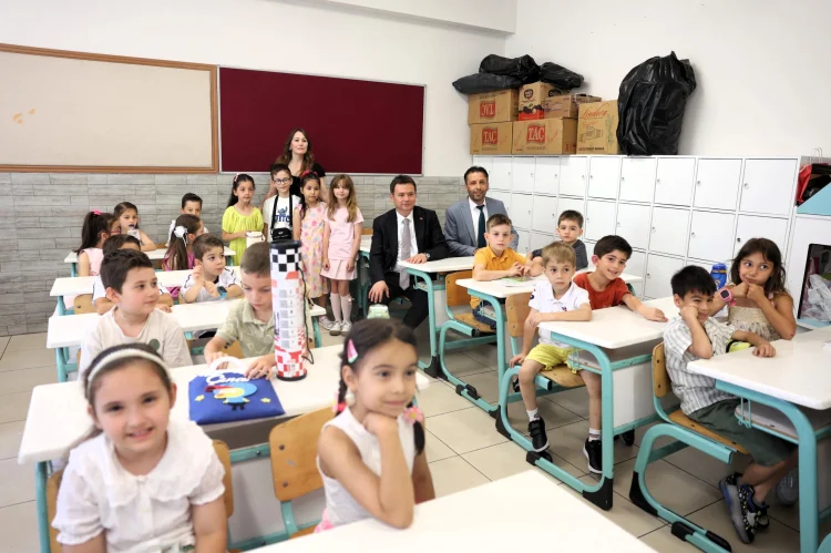 Osmangazi'de Başkan Aydın, Öğrencilerin Karne Sevincine Ortak Oldu