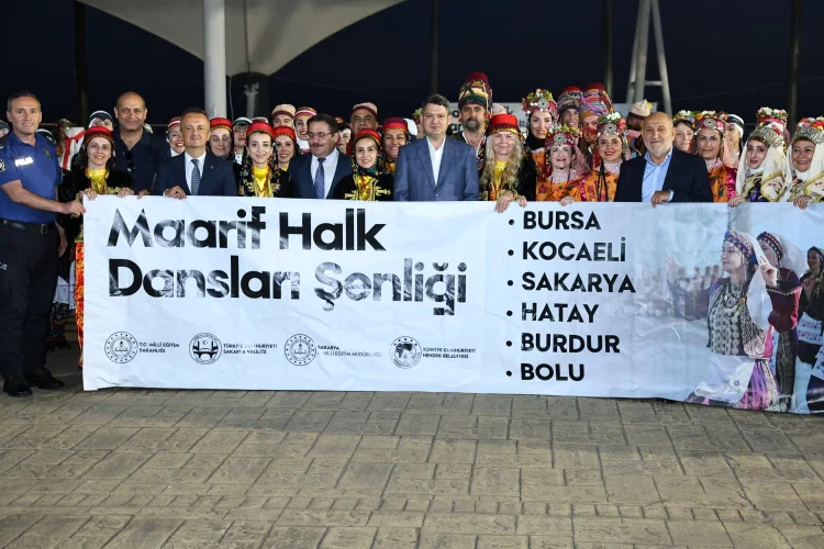 Hendek'te Halk Dansları Şenliği Öğretmenlerin Katılımıyla Renklendi