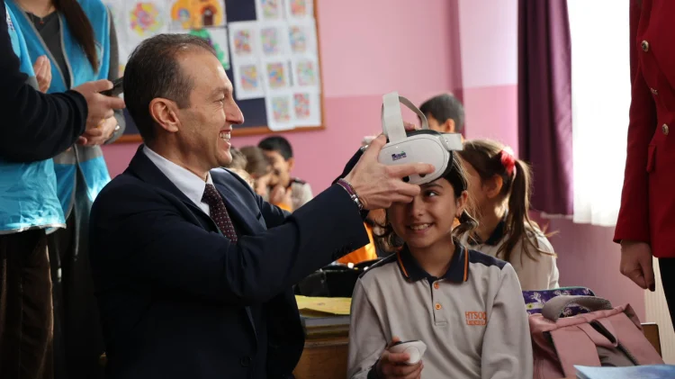 Uludağ Enerji'den Geleceğe Yatırım: "Enerjini Geleceğe Taşı" Projesiyle 70 Bini Aşkın Öğrenci Enerji Bilinci Kazandı