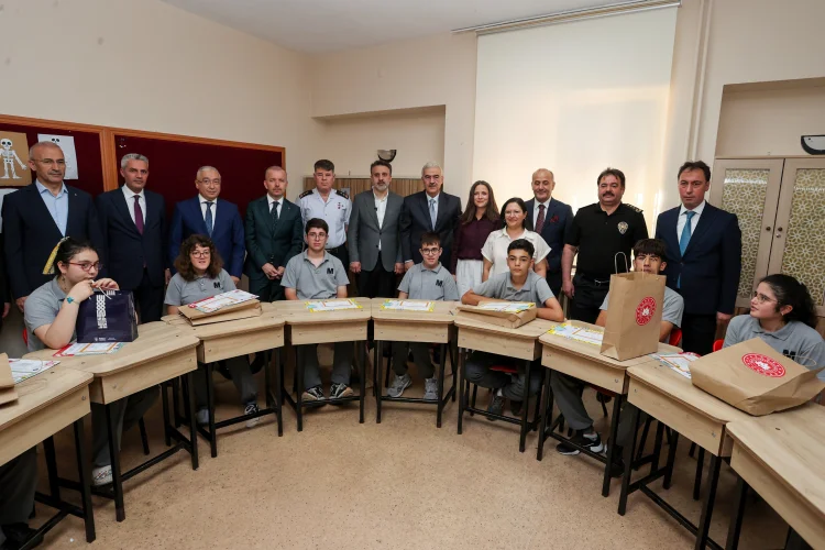 Bursa’da 615 Bin Öğrenci Karnesini Aldı, Yaz Tatili Başladı