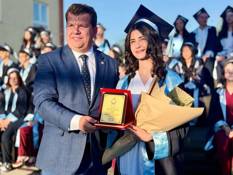 Keşan'da Geleceğin Sağlıkçıları Mezun Oldu
