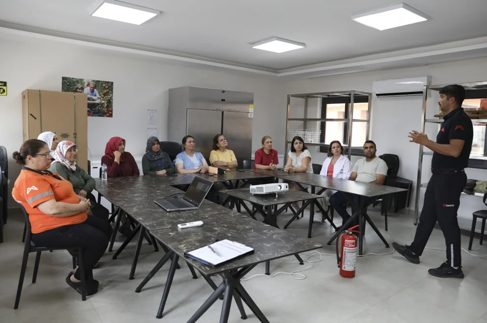 Mersin'de Kadınlara Yangın Güvenliği Eğitimi Verildi
