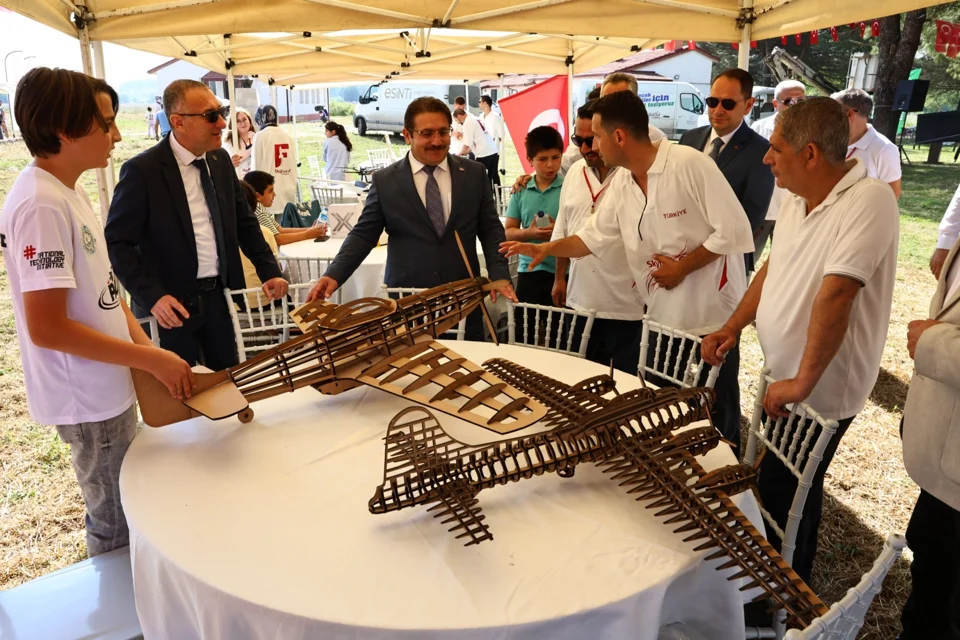 Sakarya'da Roket Şenliği: Genç Mucitler Gökyüzünü Hedefledi
