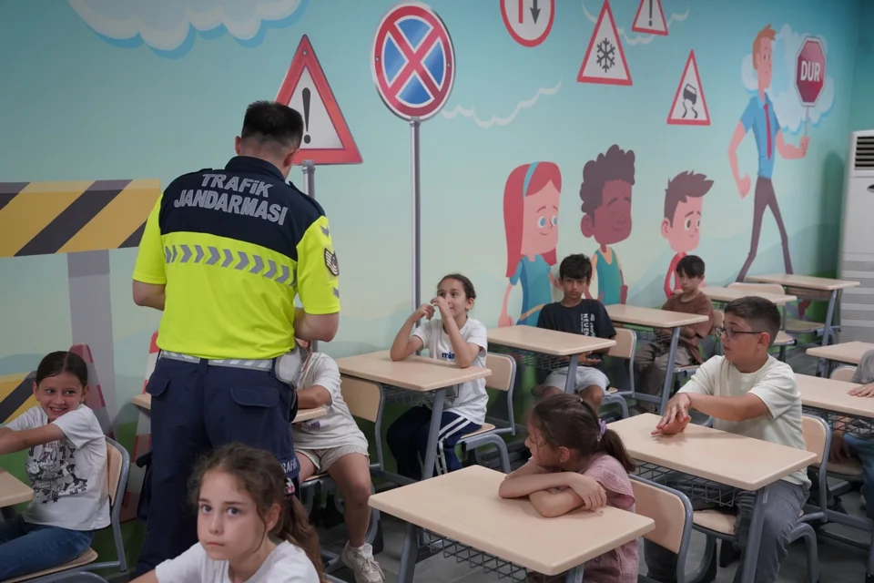 Kocaeli'de Binlerce Öğrenci Trafik Kurallarını Eğitim Parkında Öğrendi