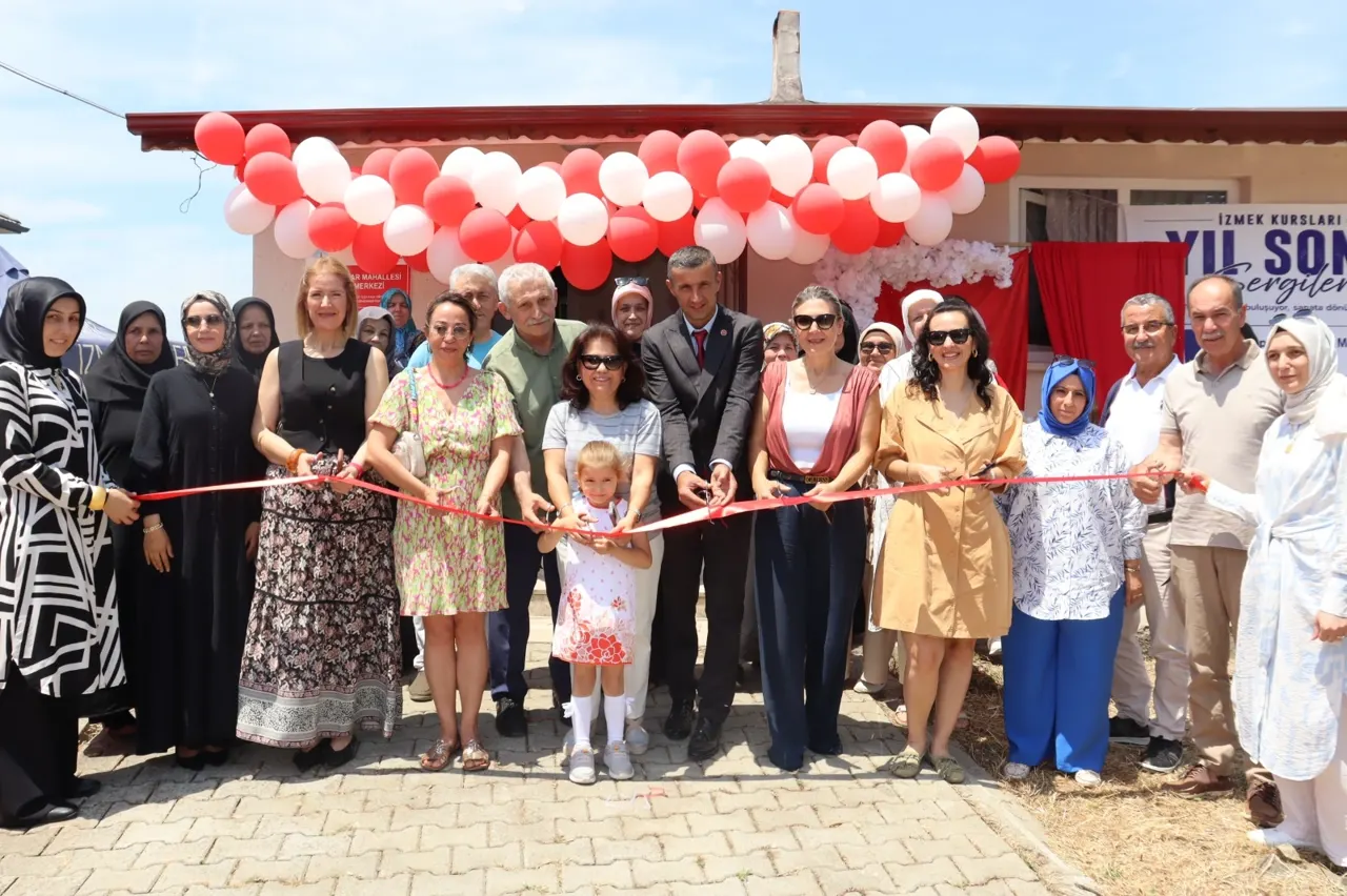 İZMEK Sapakpınar’da Yıl Sonu Sergisiyle Emekleri Gözler Önüne Serildi
