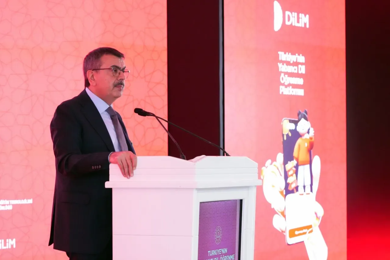 Milli Eğitim Bakanlığı Yapay Zeka Destekli Dil Öğrenme Platformu DİLİM'i Tanıttı
