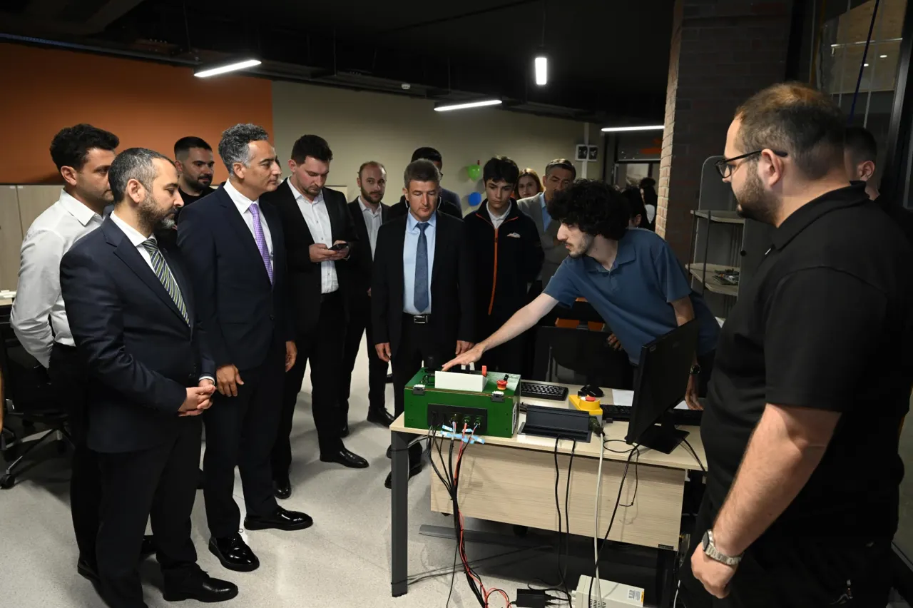 Geleceğin Mühendisleri Konya'da "EngineerHub" Programıyla Sertifika Aldı
