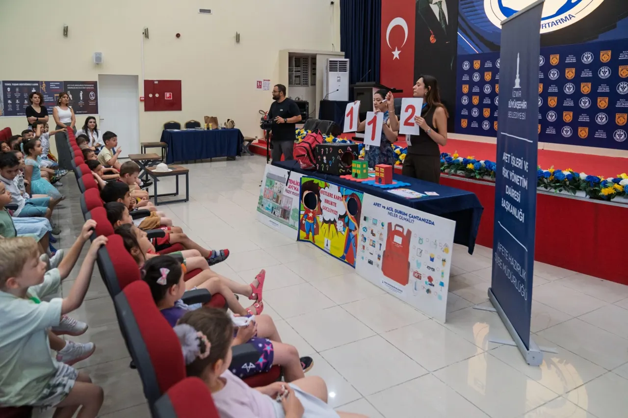İzmir Büyükşehir Belediyesi Okul Öncesi Çocuklara Afet Bilinci Kazandırıyor
