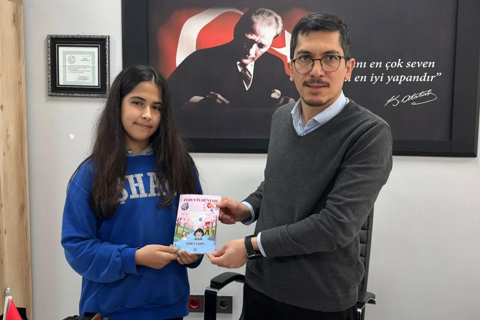 Bursa'da Ortaokul Öğrencisi Zeren Şahin'den Akranlarına İlham Veren Kitap Söyleşisi