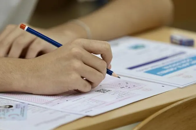 YKS'de İkinci Oturum Alan Yeterlilik Testleri Başladı, Yabancı Dil Testi Öğleden Sonra Yapılacak