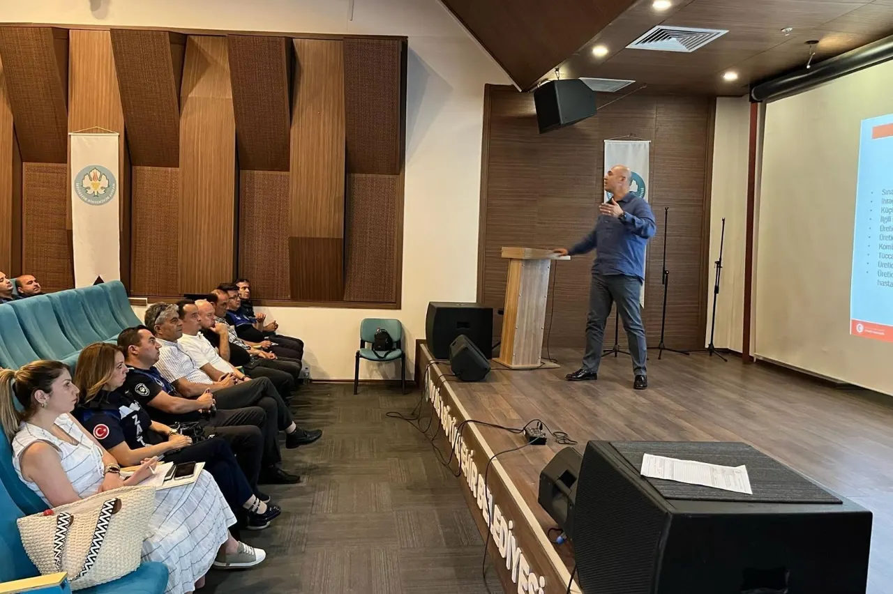 Manisa Hallerinde Mevzuat ve Denetim Eğitimi Verildi