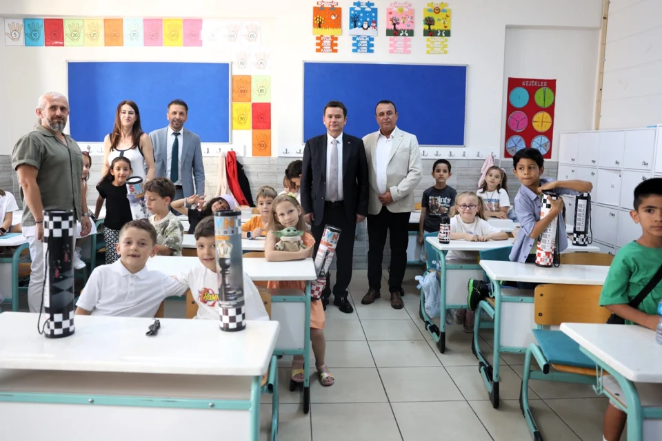Osmangazi'de Başkan Aydın, Öğrencilerin Karne Sevincine Ortak Oldu