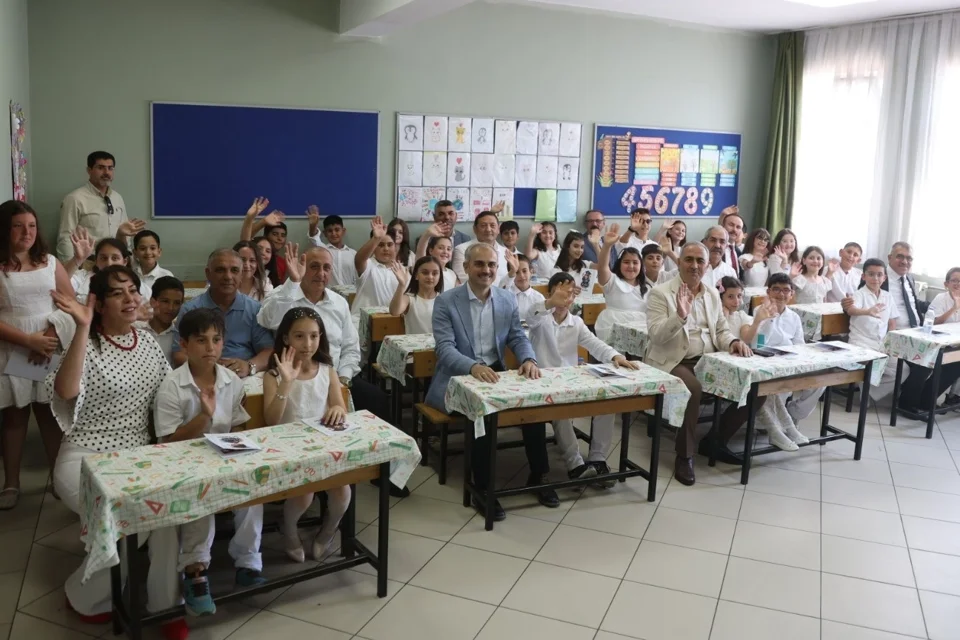 Çayırova’da Karneler Dağıtıldı, Öğrenciler Yaz Tatiline Merhaba Dedi