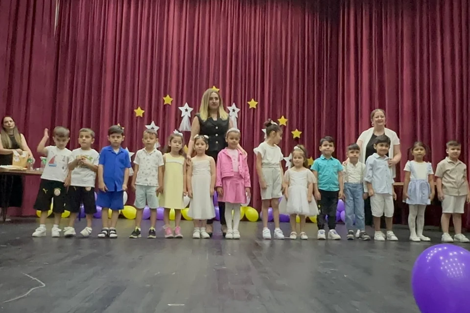 Bornova'da 3-5 Yaş Grubu Çocuklar İlk Belgelerini Aldı