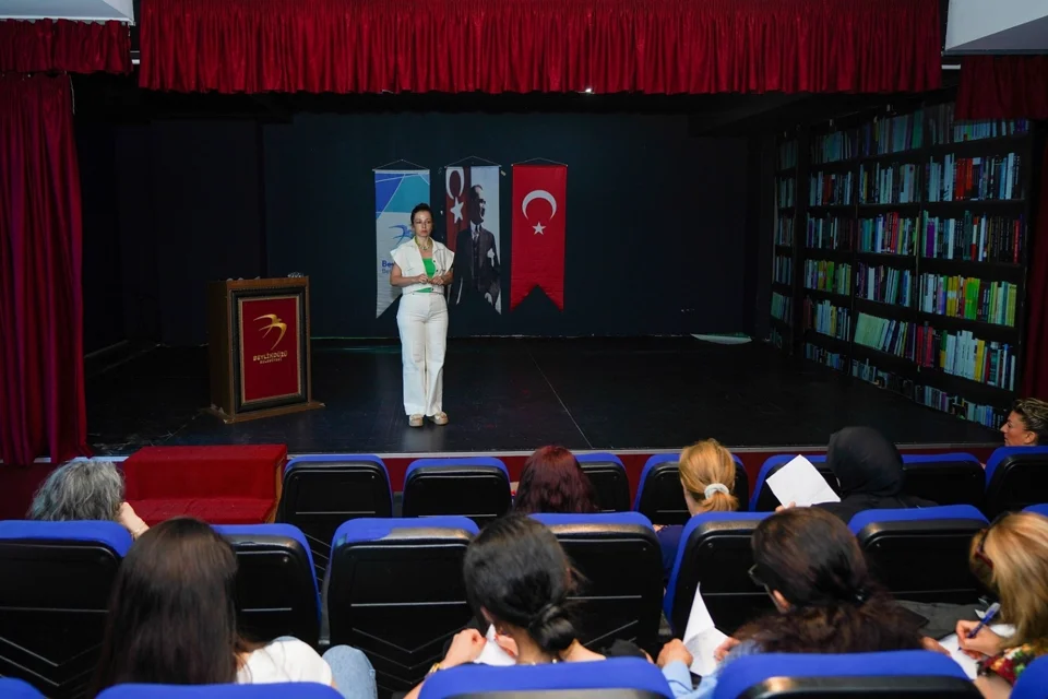 Beylikdüzü'nde Muhasebe Eğitimi Tamamlandı: 28 Kişi Sertifika Aldı