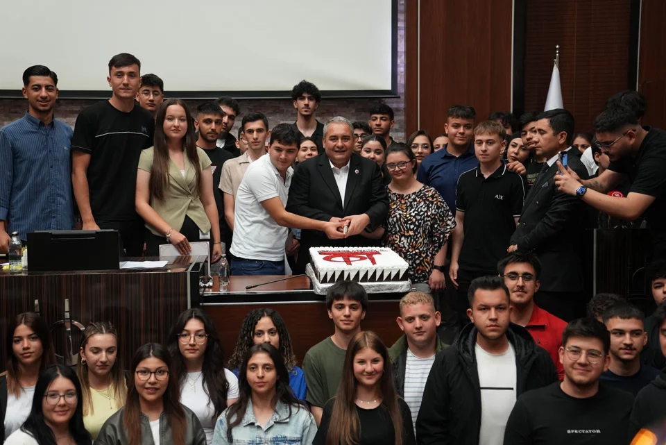 Keçiören Belediyesi'nde Stajyer Öğrencilere Sertifikaları Verildi