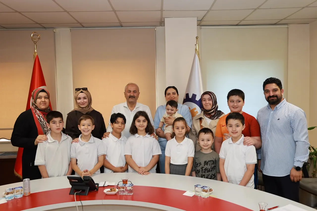 Gebze'de Minik Öğrenciler Belediye Başkanını Ziyaret Etti