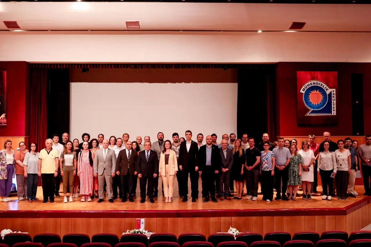 Dokuz Eylül Üniversitesi'nde Akademik Yayıncılık ve Yapay Zeka Masaya Yatırıldı