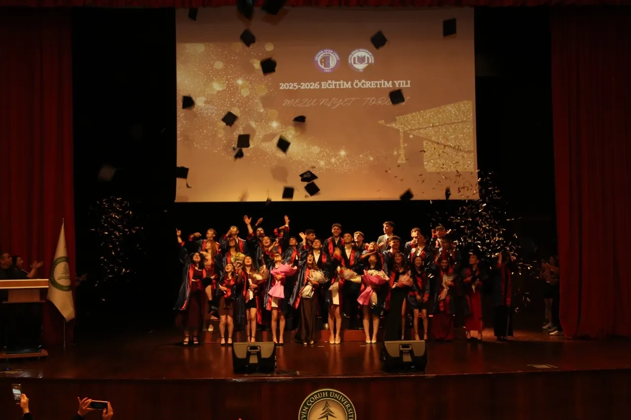 Artvin Çoruh Üniversitesi'nde Mezuniyet Coşkusu