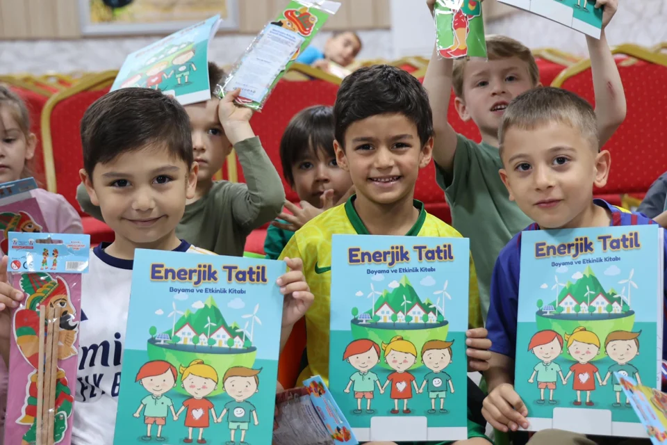 Uludağ Enerji'den Geleceğe Yatırım: "Enerjini Geleceğe Taşı" Projesiyle 70 Bini Aşkın Öğrenci Enerji Bilinci Kazandı