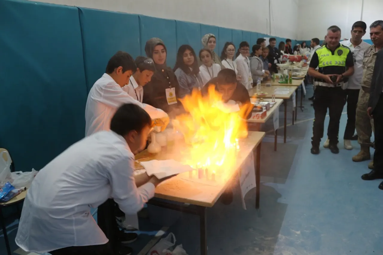 Narman'da Bahar Şenliği Bilim ve Eğlenceyi Buluşturdu