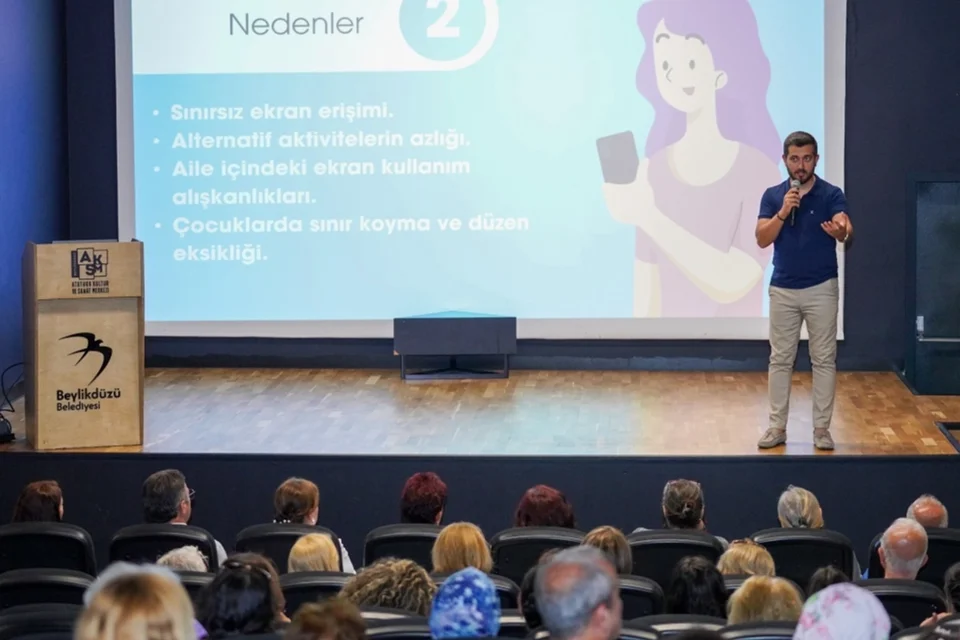 Beylikdüzü'nde Ebeveynlere Yönelik Ekran Bağımlılığı Semineri
