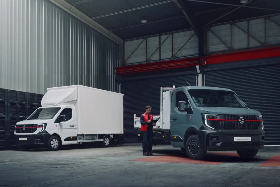 Renault Trucks, Hafif Ticari Araç Pazarına Girdi: Master RedEdition ile Çözüm Alanını Genişletiyor