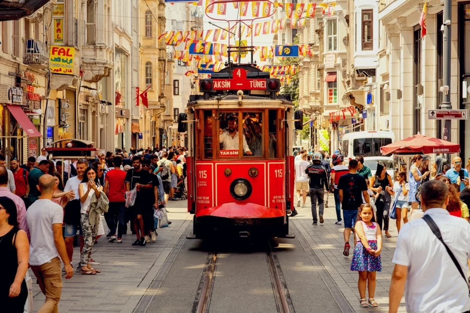 Türkiye'ye Gelen ve Türkiye'den Giden Göç Eden Nüfus Rakamları Açıklandı