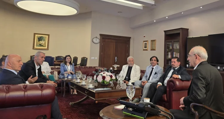 UBK Genel Başkanı Gürel ve Yönetimi Kılıçdaroğlu ile Buluştu: Medya Meslek Yasası ve Basın Özgürlüğü Masaya Yatırıldı