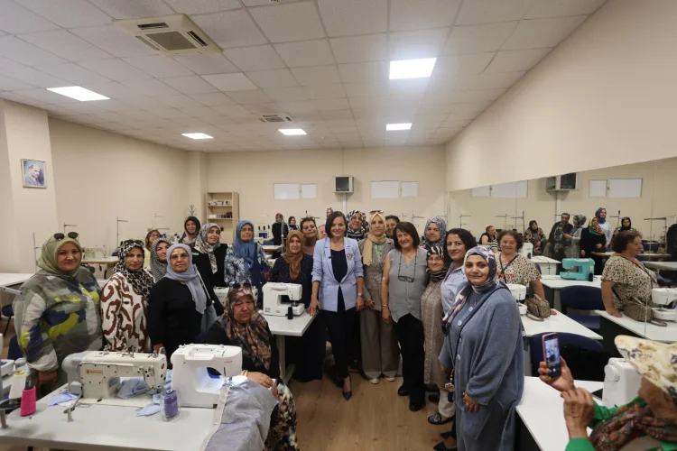 Karabağlar'da Kadın ve Gençler İçin Tekstil Akademisi Kapılarını Açtı
