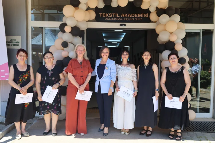 Karabağlar'da Kadın ve Gençler İçin Tekstil Akademisi Kapılarını Açtı