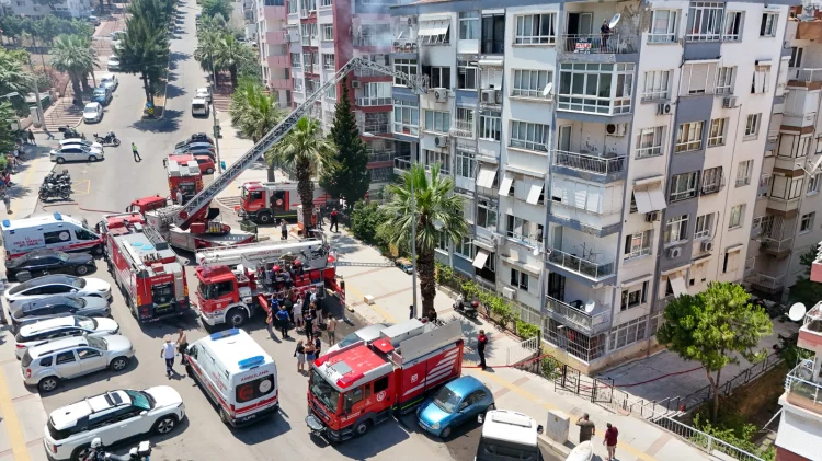 İzmir'de Apartmanda Çıkan Yangın: 6 Kişi Güvenle Kurtarıldı