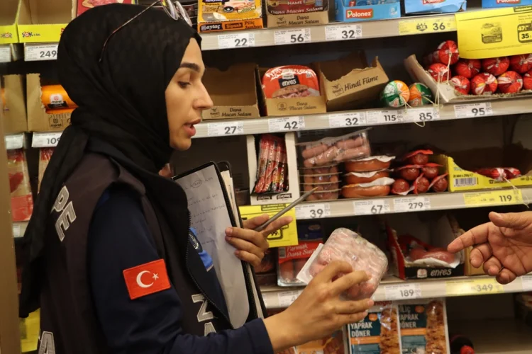 Maltepe'de Kapsamlı Denetim: Kaldırımlar Boşaltıldı, İşyerlerinde Hijyen ve Fiyat Denetimi