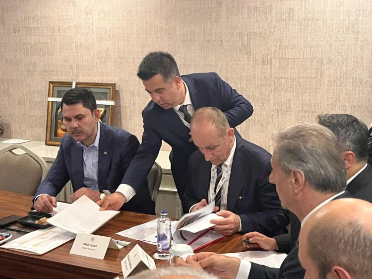 Sakarya Yatırımları Bakan Kurum'a Sunuldu: Kentsel Dönüşümden Sapanca Gölü'ne Geniş Kapsamlı Değerlendirme