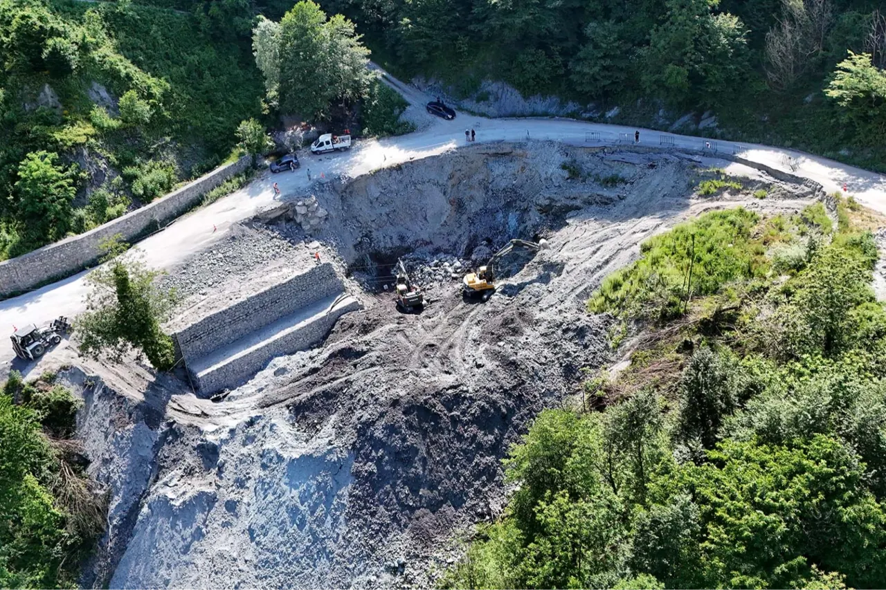 Sakarya'da Heyelan Riski Taşıyan Kritik Alana Güvenlik Duvarı İnşa Ediliyor