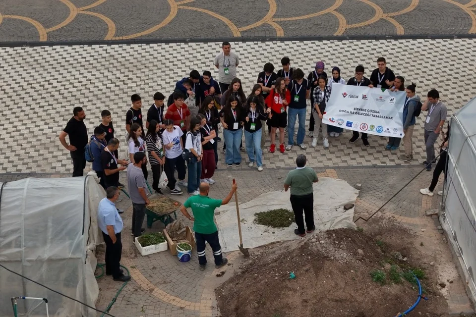 Kayseri'de Gençler Doğal Ürünler Bahçesi'nde Geleceğin Tarımını Öğrendi