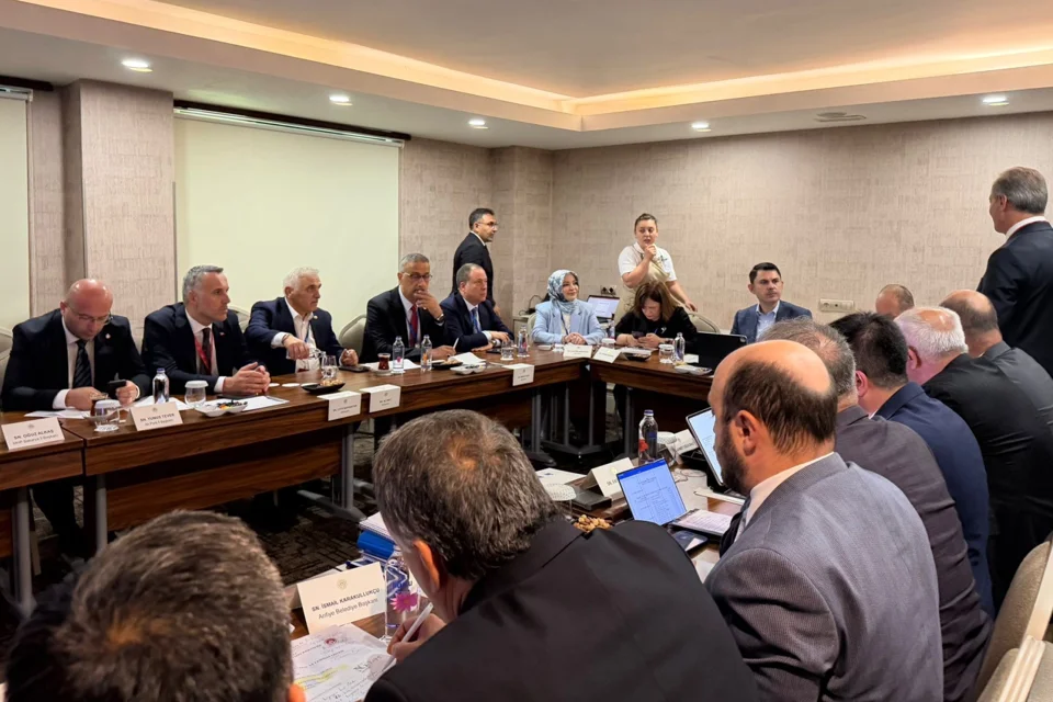 Sakarya Yatırımları Bakan Kurum'a Sunuldu: Kentsel Dönüşümden Sapanca Gölü'ne Geniş Kapsamlı Değerlendirme