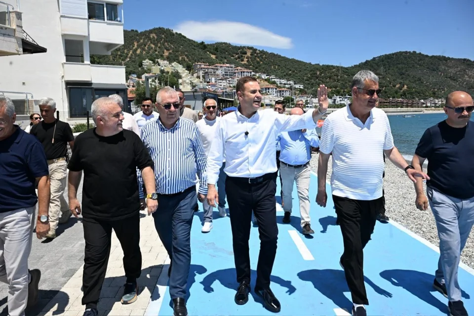 Balıkesir Büyükşehir Belediye Başkanı Akın, Körfez'de Vatandaşlarla Buluştu