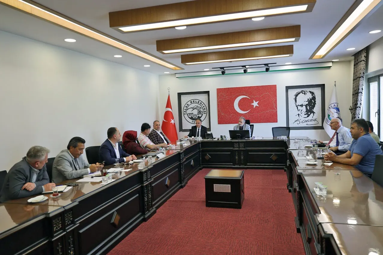 Talas'ta Muhtarlar ve Başkan Yalçın Hizmet Masaya Yatırıldı