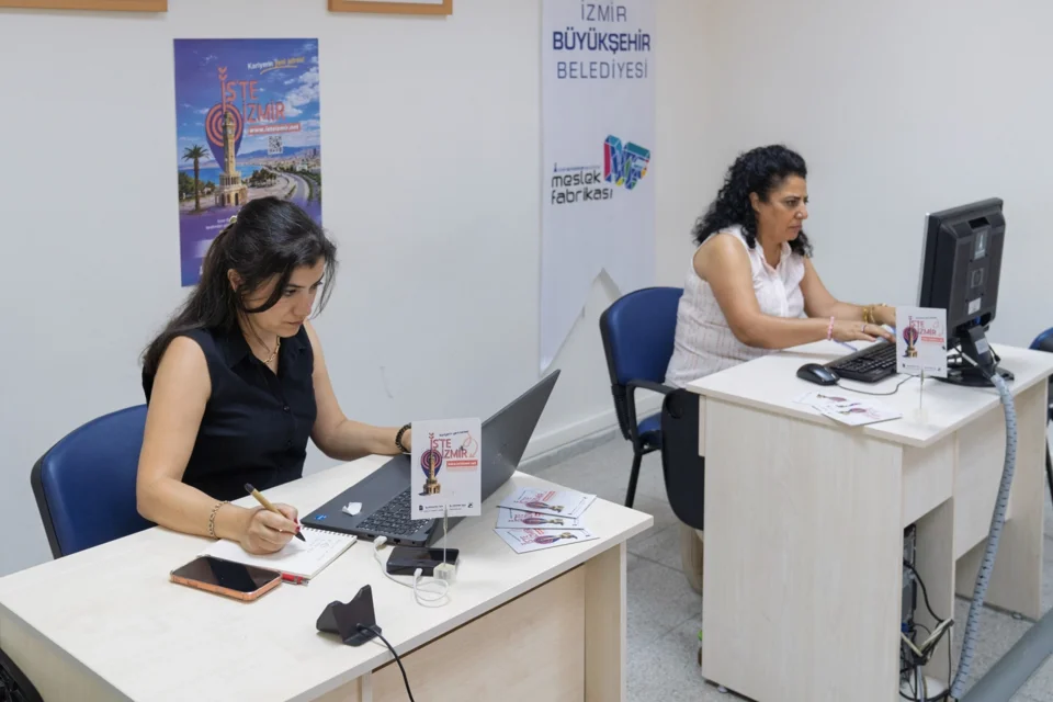 İzmir’de İstihdam Köprüsü Genişliyor: Binlerce Kişi İşle Buluştu