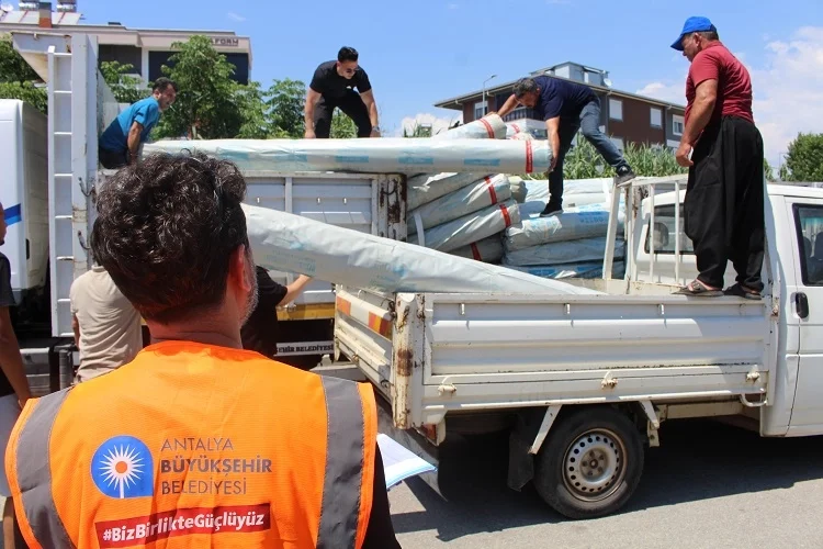 Antalya'dan Gazipaşa Çiftçisine Sera Naylonu Desteği