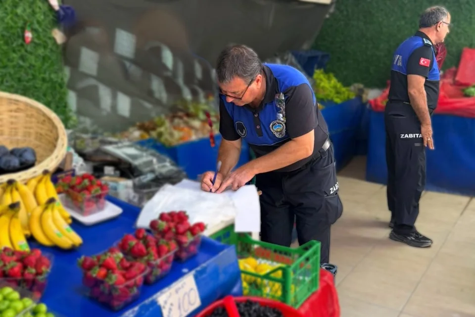 İnegöl'de Manavlara Zabıta Denetimi: 11 İşyerine Yaptırım