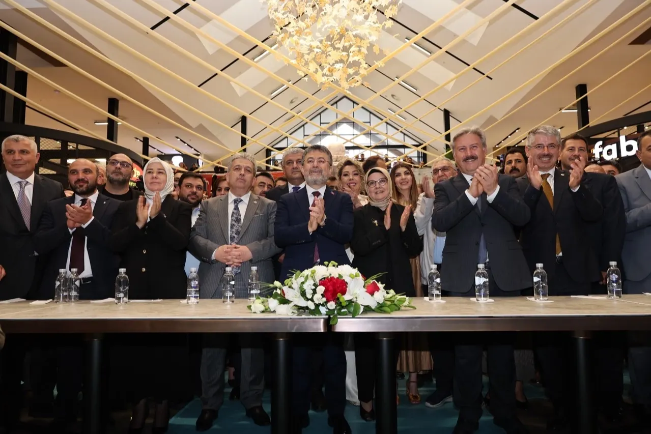 Melikgazi'de Yöresel Ürünler Çarşısı Açıldı