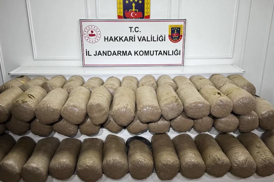 Hakkari'de Nefes Kesen Operasyon: Yarım Ton Esrar Ele Geçirildi