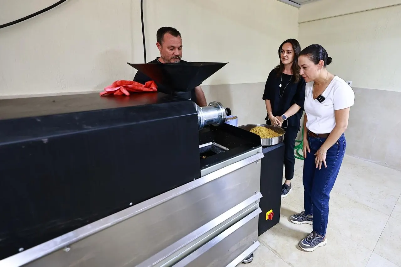 Efes Selçuk'ta Sokak Hayvanları İçin Mama Üretim Tesisi Kuruldu